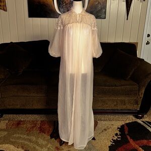 Henson Kickernick ~ Vintage ~ USA ~ Size 34 ~ Pink ~ Sheer Robe W/ Puffy Sleeves